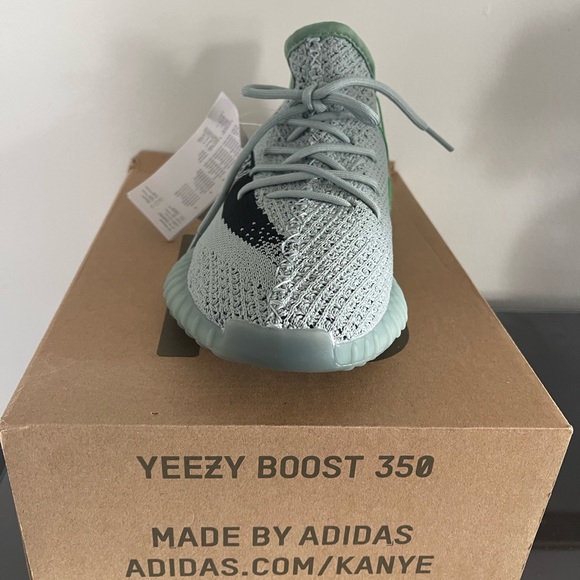Adidas Yeezy Boost 350 BRAND NEW - Picture 1 of 4